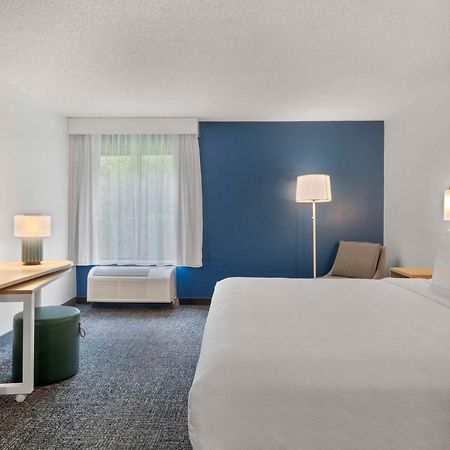 Spark By Hilton Newcomerstown Bagian luar foto