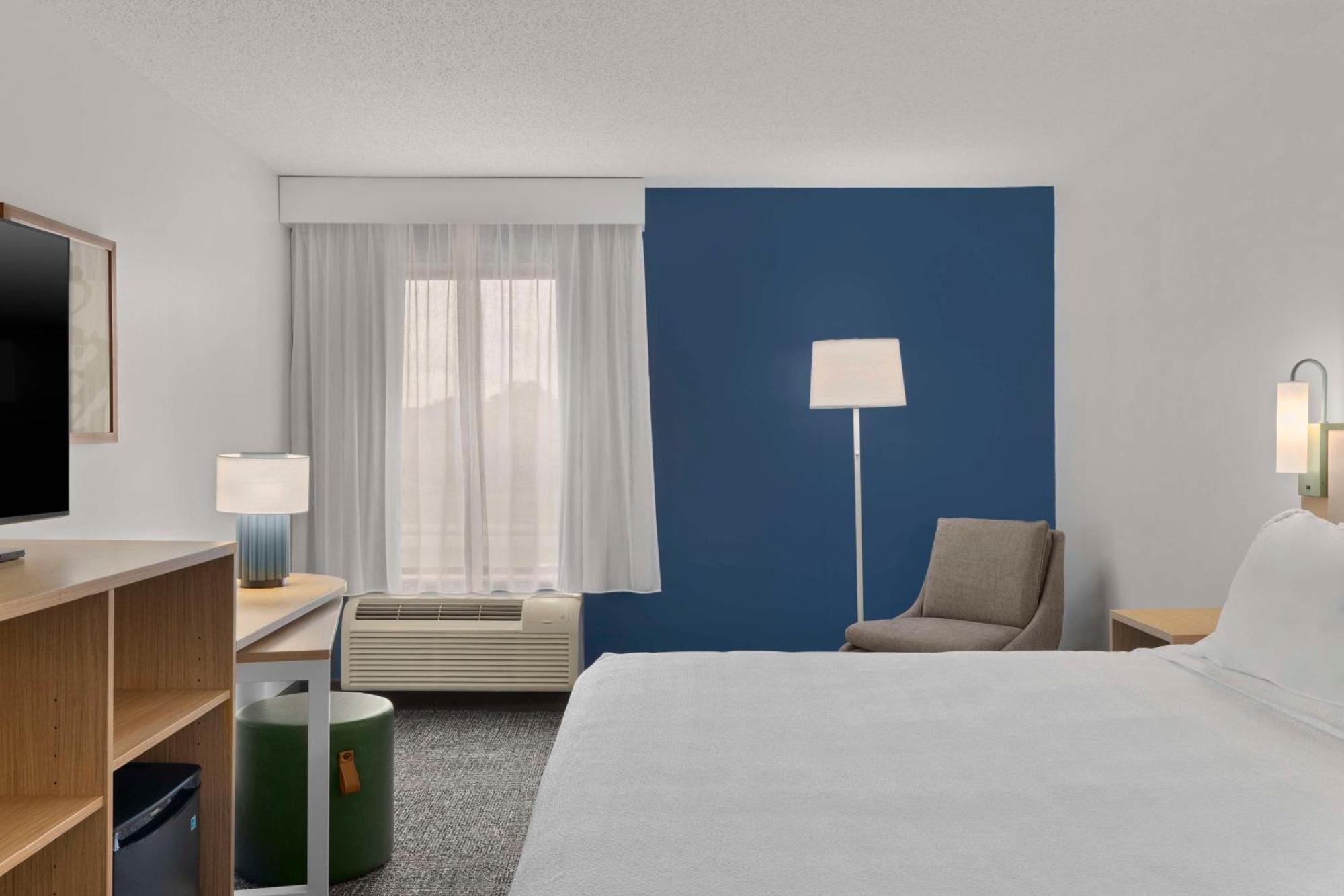Spark By Hilton Newcomerstown Bagian luar foto