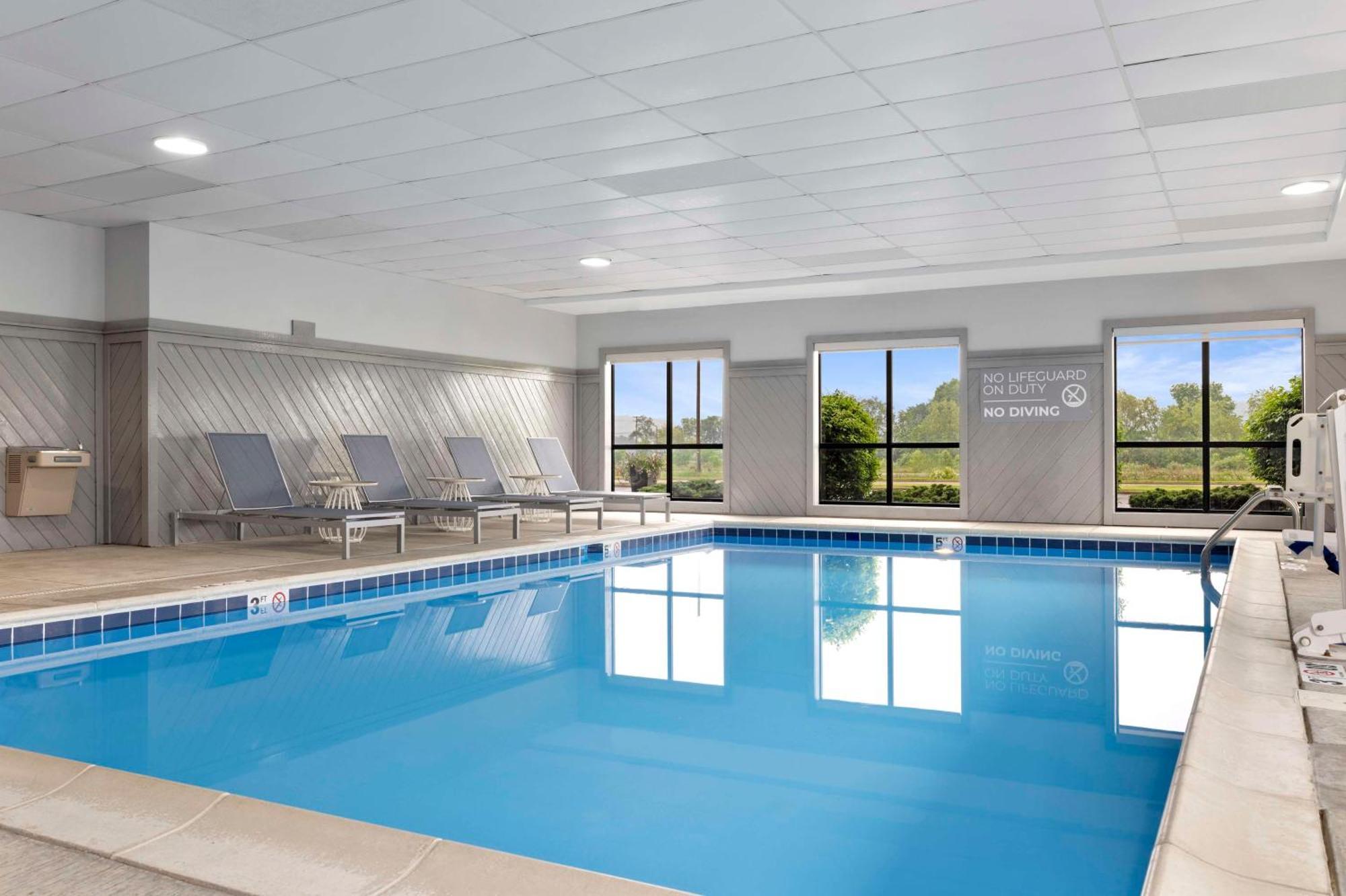 Spark By Hilton Newcomerstown Bagian luar foto