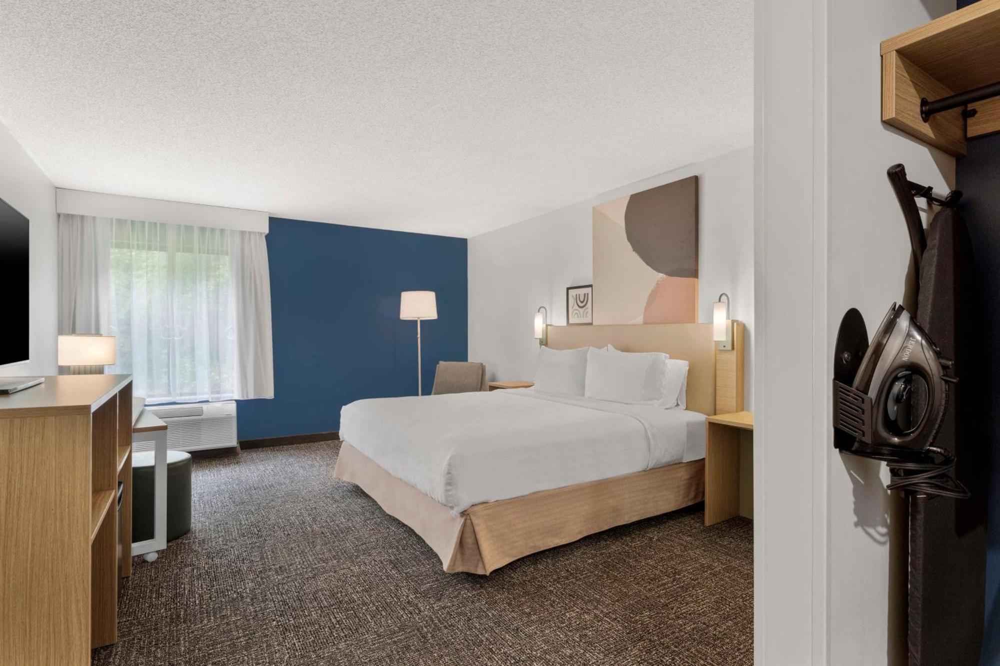 Spark By Hilton Newcomerstown Bagian luar foto