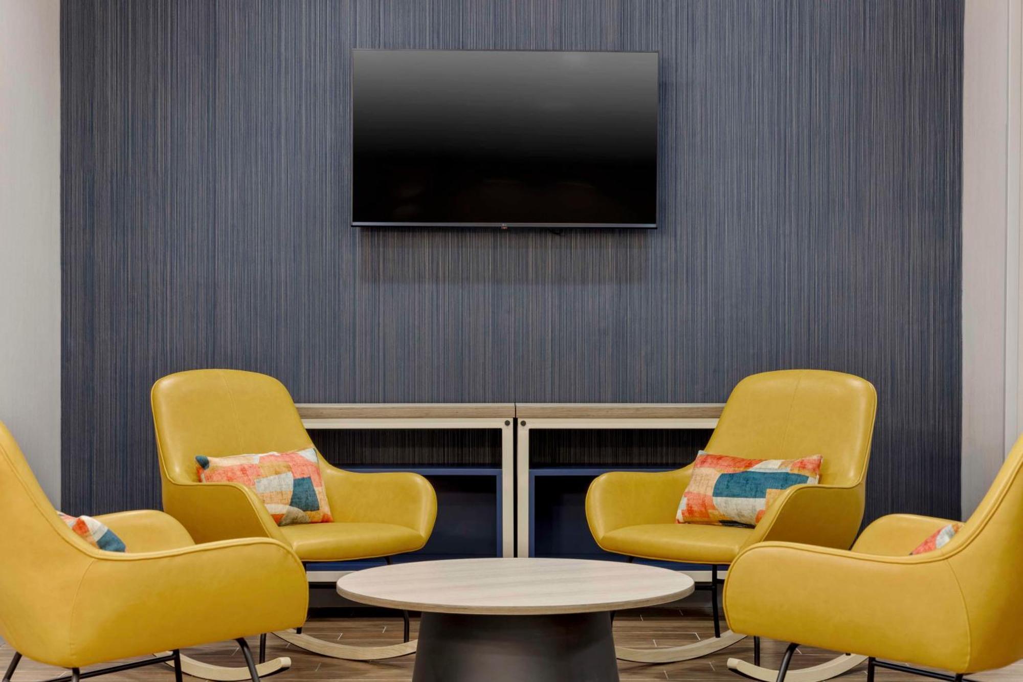 Spark By Hilton Newcomerstown Bagian luar foto